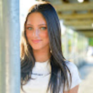 Meet your Posher, Lola